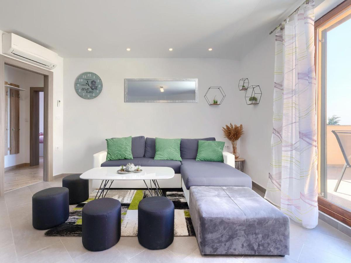 Apartment Joy By Interhome Пула Екстериор снимка